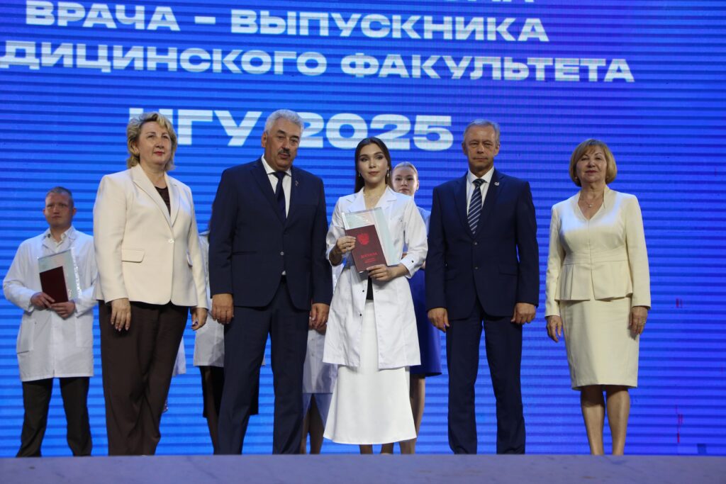 Торжественная церемония вручения диплома врача - выпускника медицинского факультета ЧГУ 2025 (Фоторепортаж)